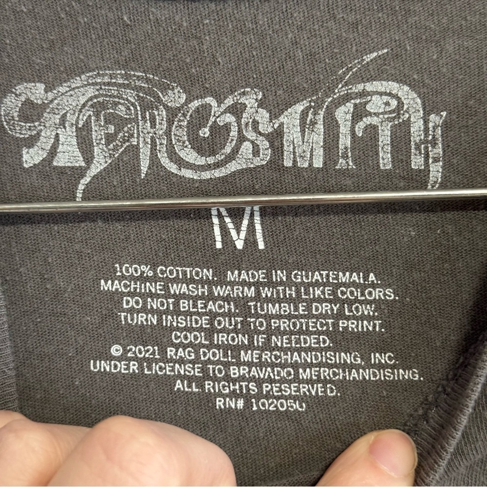 Aerosmith Get Your Wings US Tour Reprint T-Shirt in Gray and Pink Medium - Picture 3 of 4